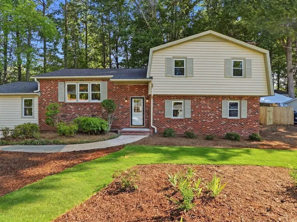 803 Roanoke Dr, Cary, NC 27513