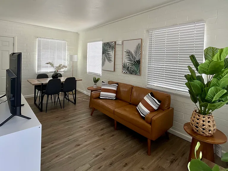 1627 N Bryant Ave #C — Photo 3