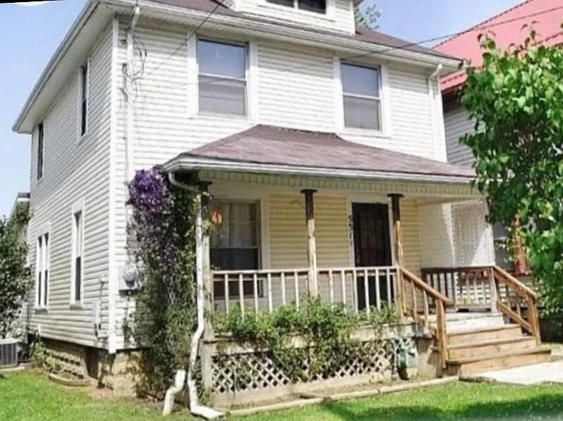 551 Pearl St photo 1