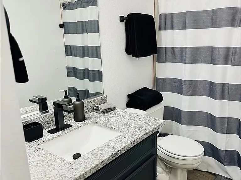 3103 Honeysuckle Cir #B — Photo 5