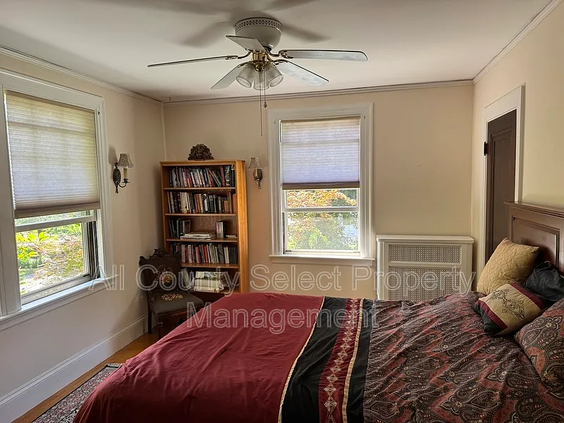 4 bed, 2.5 bath, 2960 sqft, $5,000 — Photo 3