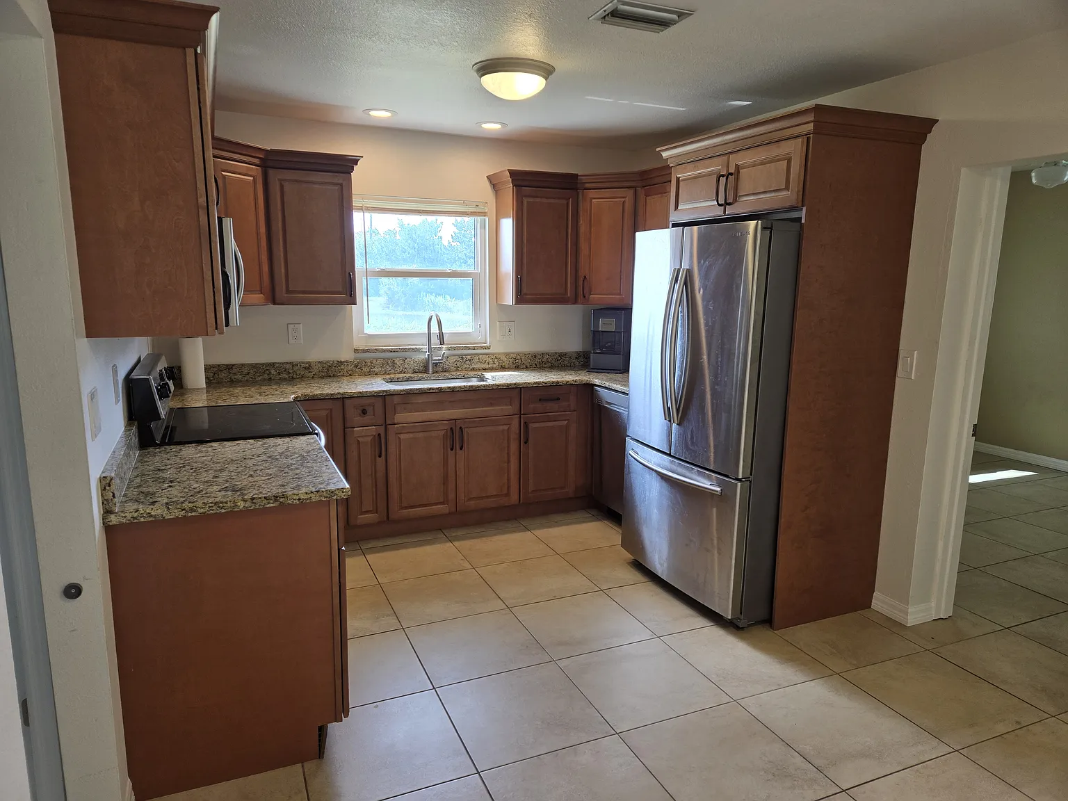 2 bed, 1050 sqft, $1,750 — Photo 2