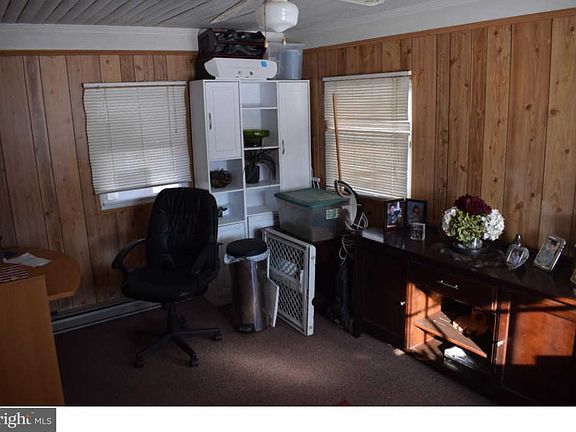 5th image of 402 Shaw Ave
