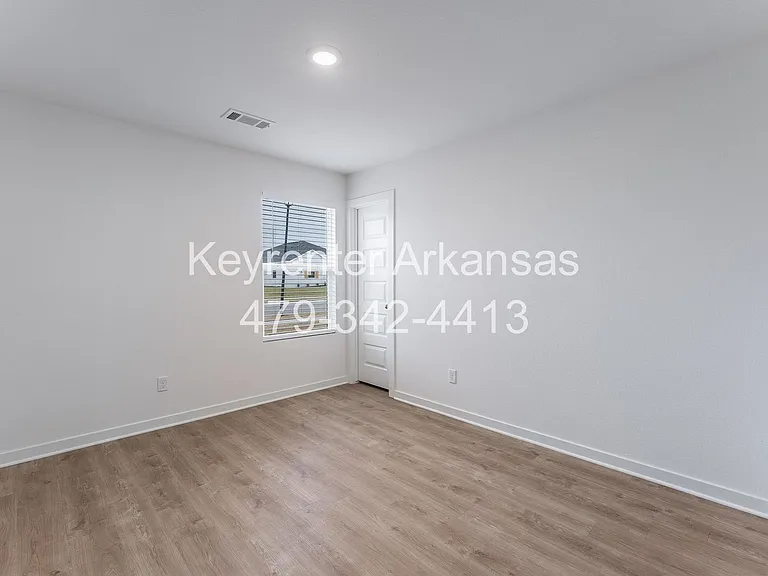 551 Shepherd St — Photo 9