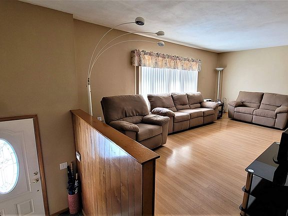 4th image of 467 Durant Ave
