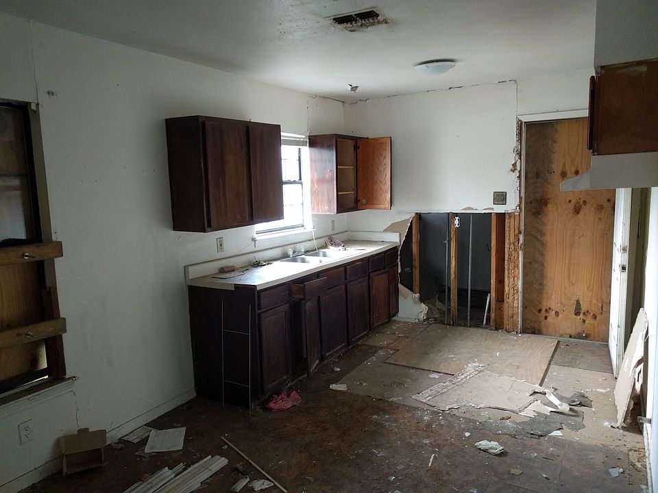 2nd image of 503 Lincolnshire Dr