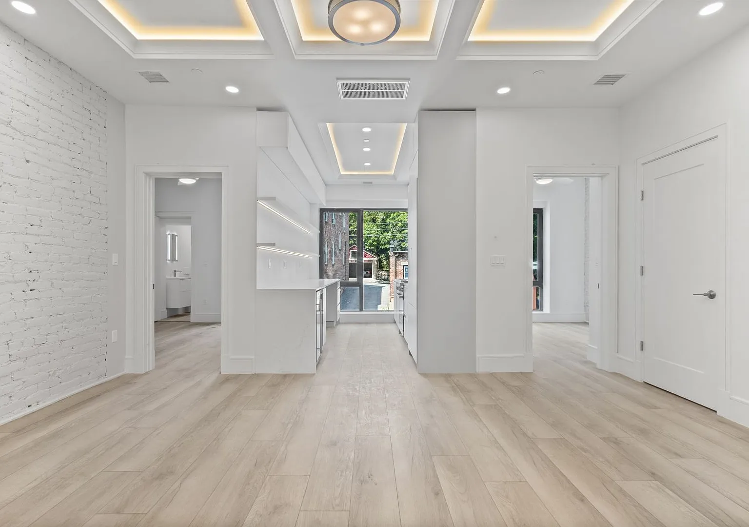 4 Bed 4 Bath - Brookline — Photo 2