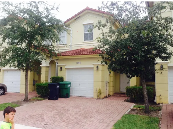 8613 NW 112th Pl, Doral, FL 33178