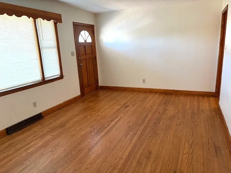 929 E Haggard Ave — Photo 2