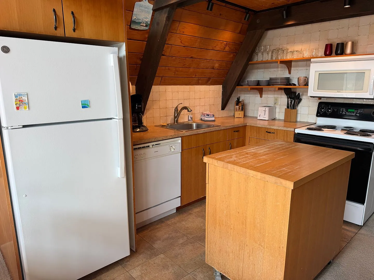 Shore Ave A-Frame-Minutes From Public Beach Access !! — Photo 2