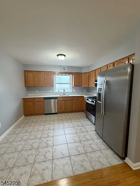 3 bed, 2.0 bath, $2,800 — Photo 2