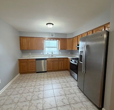 2nd image of 246 N 10th St Floor 1