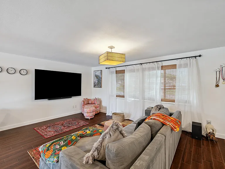 2420 Fairbanks Dr — Photo 45