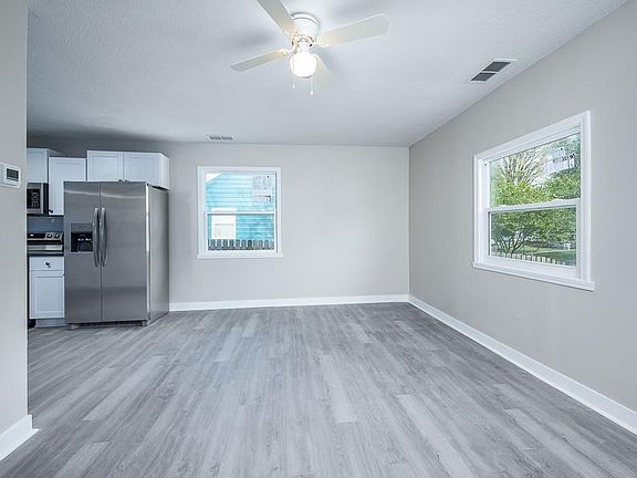4th image of 5045 Forest Ave