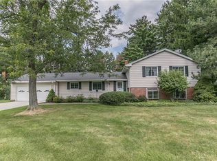 6165 Hemingway Rd, Mayfield Village, OH 44143