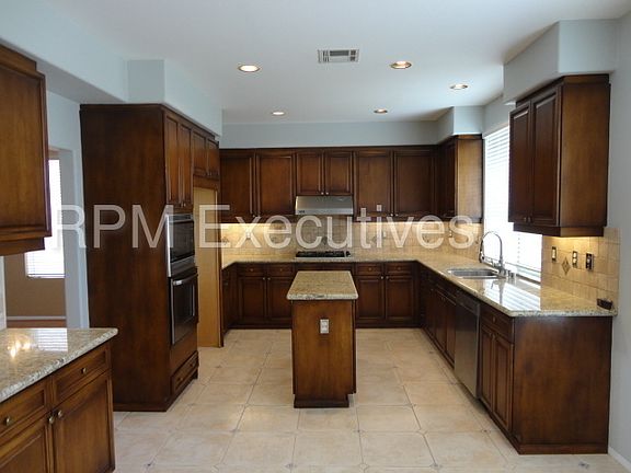 2nd image of 27527 Woodfield Pl