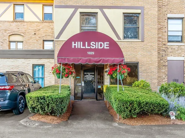 1029 Pleasant St APT 19, Worcester, MA 01602