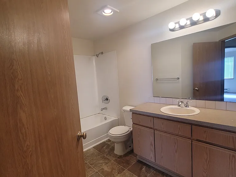 Autumnwood Apartments — Photo 7