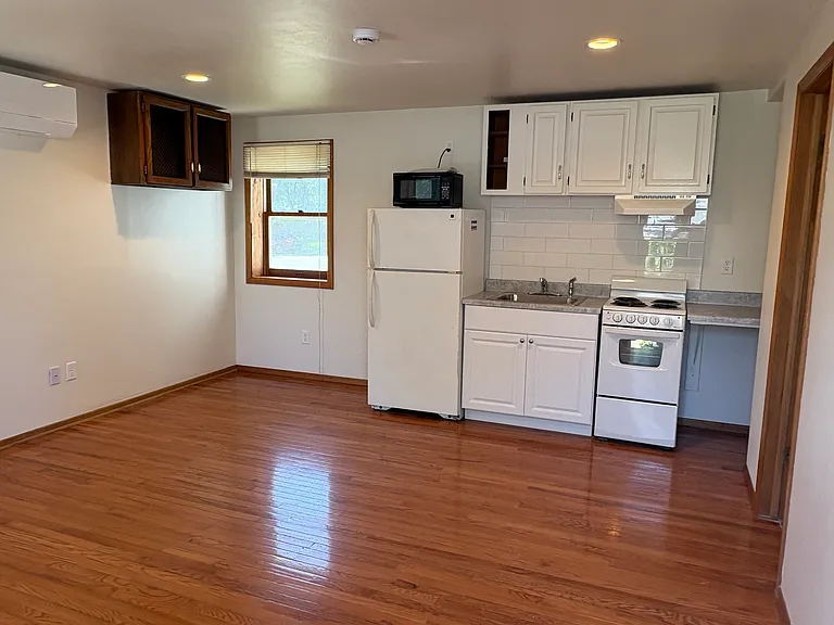 618 E Myrtle St #B — Photo 2