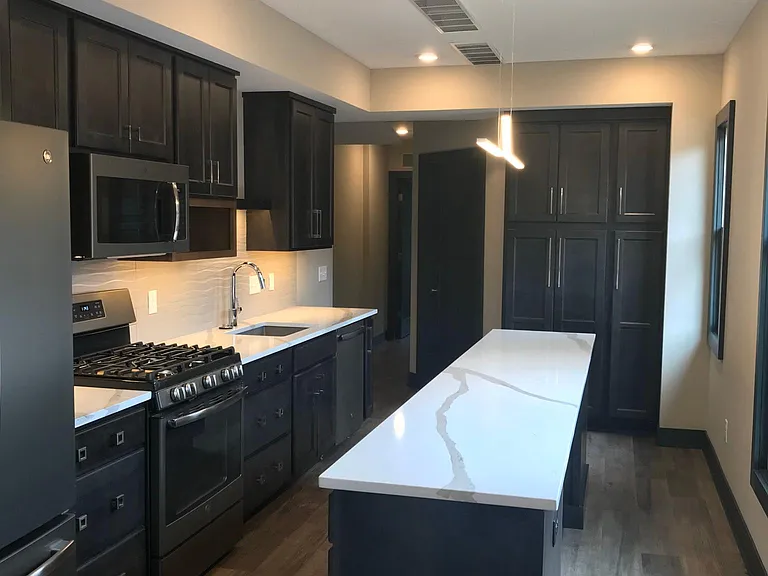 909 Wealthy St SE #EAST — Photo 3