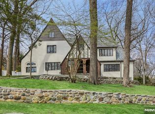 400 Heights Rd, Ridgewood, NJ 07450