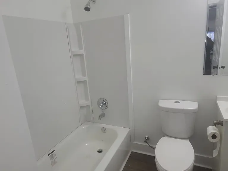 143 W 1st St #2 — Photo 6