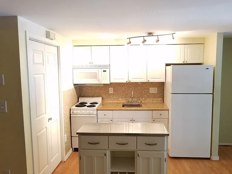9810 Hellingly Pl #100 — Photo 8