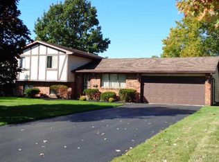 5702 Jennifer Dr E, Lockport, NY