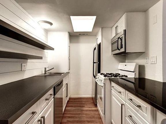 3rd image of 5106 N Lamar Blvd #6b33d036f