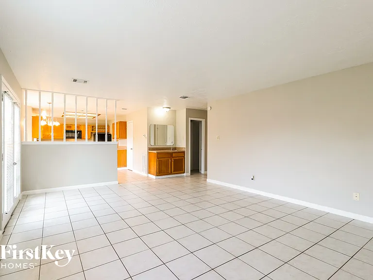 7447 Woodland West Dr — Photo 8
