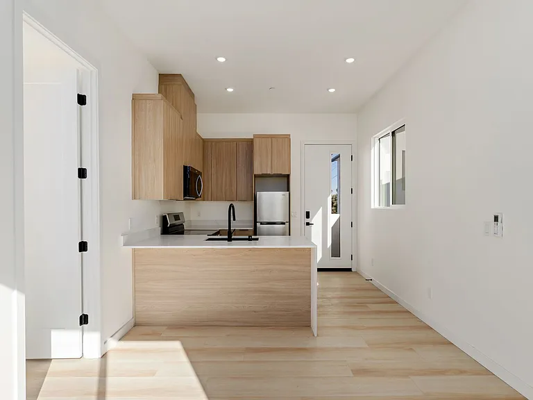 4603-4611 Almayo Ave — Photo 12