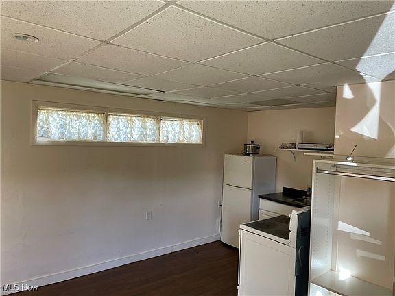 3rd image of 304 Esley Ln