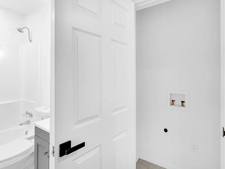 1253 Dunwoody Ln — Photo 24