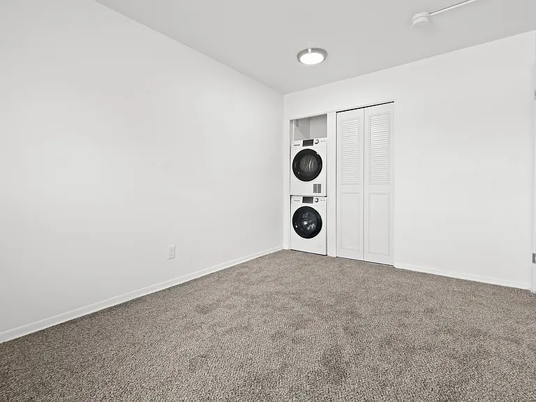Bedroom & Washer/Dryer