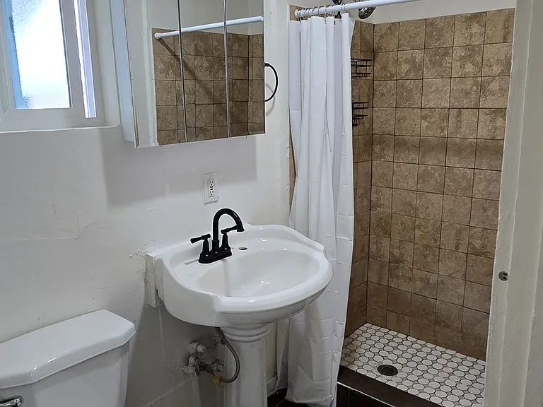 940 S Stone Ave — Photo 9