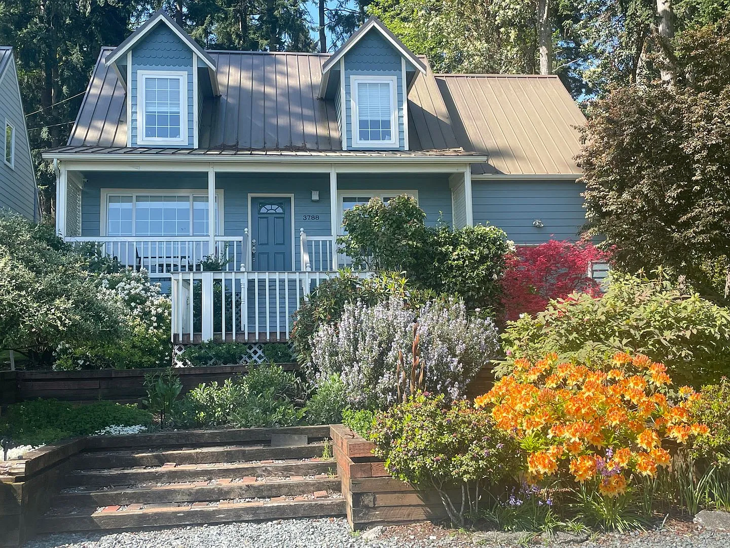 Stunning View With This Cape Cod Cottage In Langley! — Photo 2