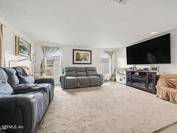 5th image of 394 BARBERRY Lane