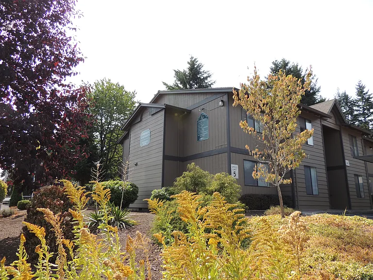 Evergreen Apartments — Photo 6