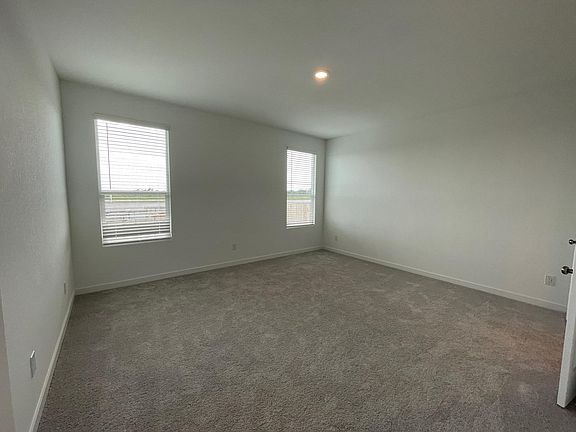 4th image of 433 Sormonne Loop