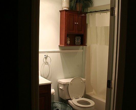 Full bath in basement.