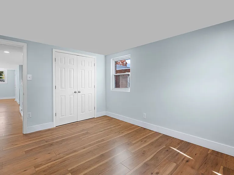 137 W Maryland Ave — Photo 9