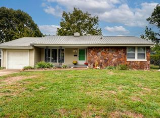 1043 E Cherokee St, Springfield, MO 65807