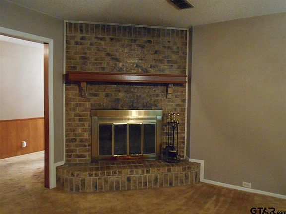 4th image of 207 Elaine Dr
