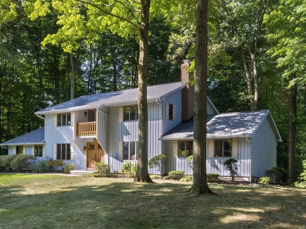 5476 Pepperwood Cir, Erie, PA 16506