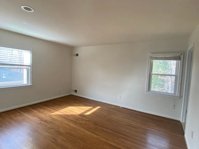 6915 Wilson Ln — Photo 13