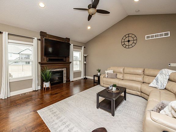 5th image of 1103 NE Cold Harbor Dr