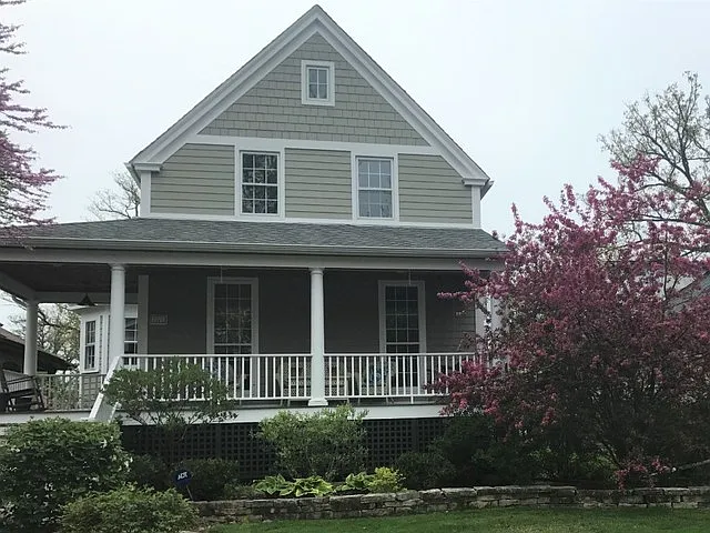 2527 Thayer St photo 1