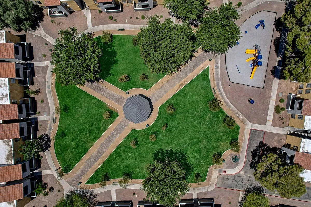 Building Photo - Park at Spring Valley