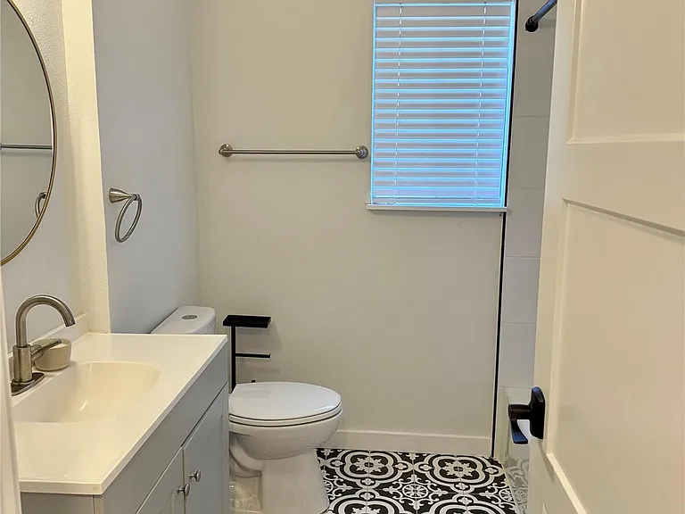 1714 Enfield Rd #105 — Photo 12