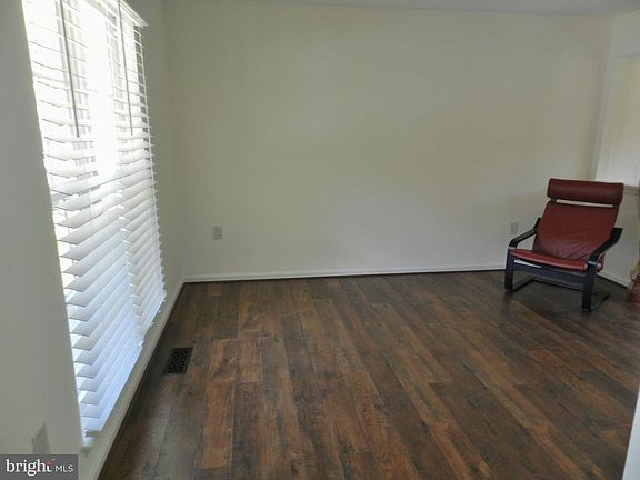 5th image of 27 Esmond Ct
